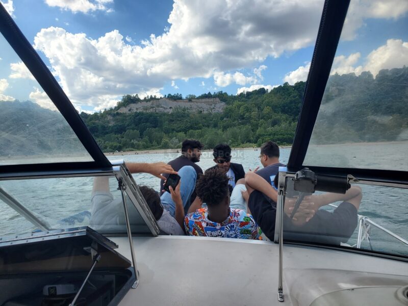 Four Winns Yacht Charter With Captain (2 hour minimum) | AnchorsBook Photo Four Winns Yacht Charter With Captain (2 hour minimum)