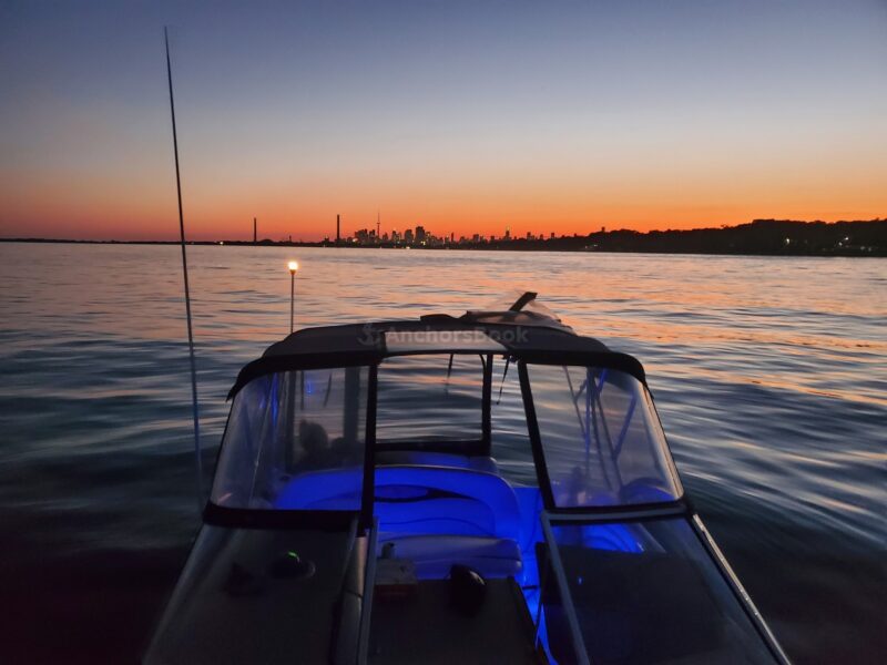 Four Winns Yacht Charter With Captain (2 hour minimum) | AnchorsBook Photo Four Winns Yacht Charter With Captain (2 hour minimum)