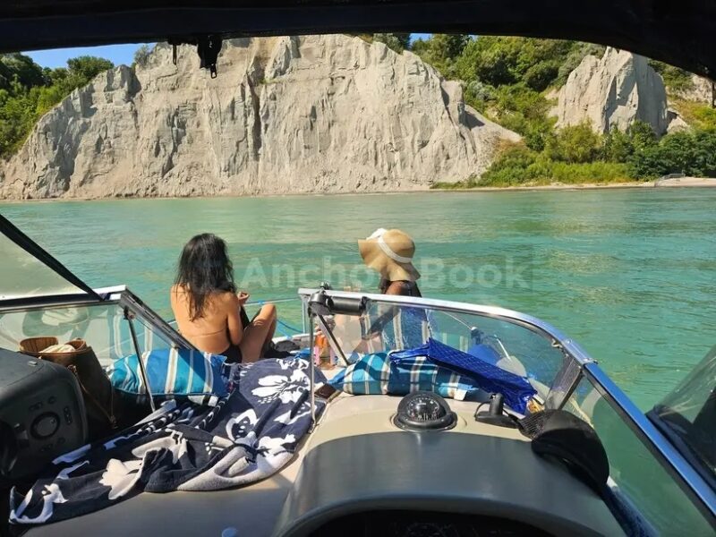 Four Winns Yacht Charter With Captain (2 hour minimum) | AnchorsBook Photo Four Winns Yacht Charter With Captain (2 hour minimum)