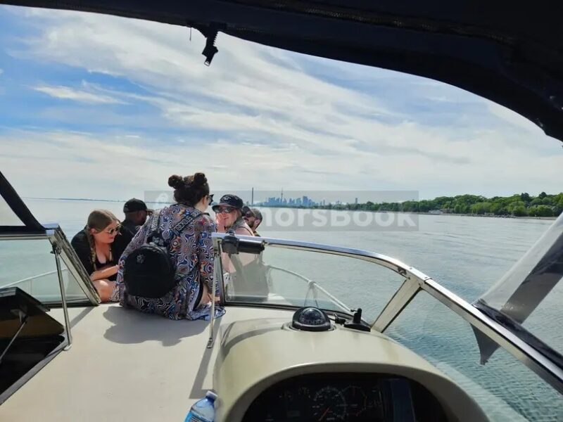 Four Winns Yacht Charter With Captain (2 hour minimum) | AnchorsBook Photo Four Winns Yacht Charter With Captain (2 hour minimum)