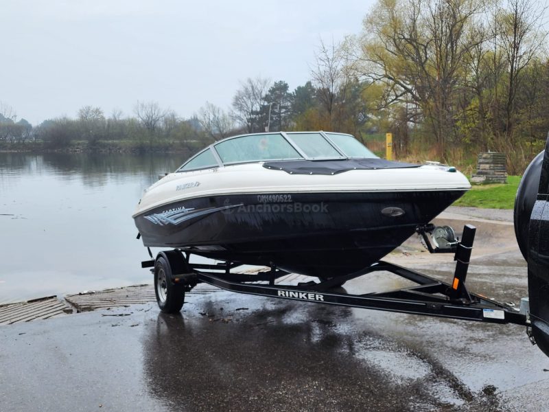 23 Foot Sport Deck boat for rent - 8 guests max | AnchorsBook Photo 23 Foot Sport Deck boat for rent - 8 guests max