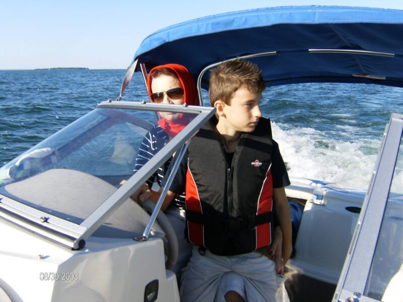 STINGRAY POWER BOAT RENTAL with Captain (3 Hour Minimum) | AnchorsBook Photo STINGRAY POWER BOAT RENTAL with Captain (3 Hour Minimum)