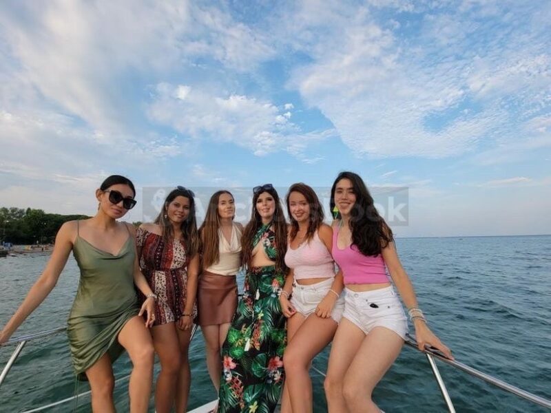 34ft Flybridge Luxury Yacht Charter 12 Guests - Woodbine pick-up with downtown tour - Minimum 3 hours | AnchorsBook Photo 34ft Flybridge Luxury Yacht Charter 12 Guests - Woodbine pick-up with downtown tour - Minimum 3 hours