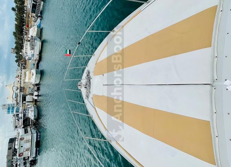 Yacht Charter IN ABU DHABI – Max 10 Guests | AnchorsBook Photo Yacht Charter IN ABU DHABI – Max 10 Guests