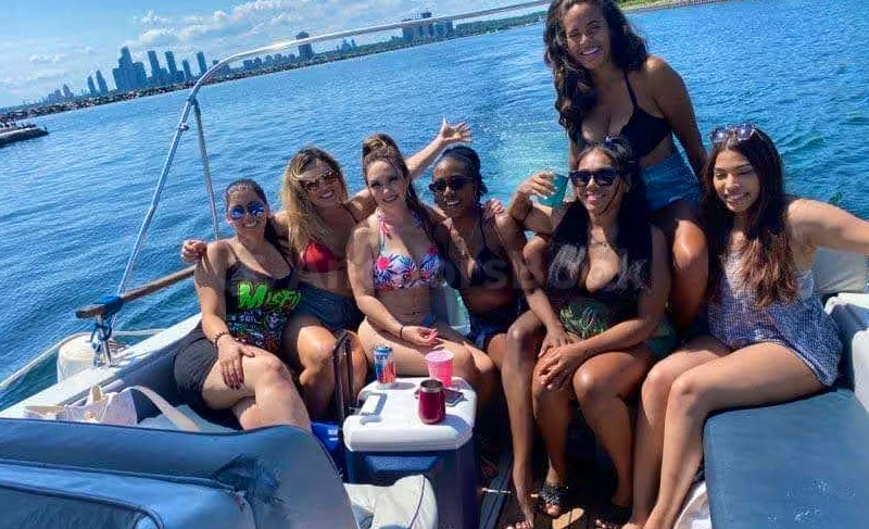 Ready to Party on 34ft MTX Stylish Motor Yachts (Up to 10 people) | AnchorsBook Photo Ready to Party on 34ft MTX Stylish Motor Yachts (Up to 10 people)