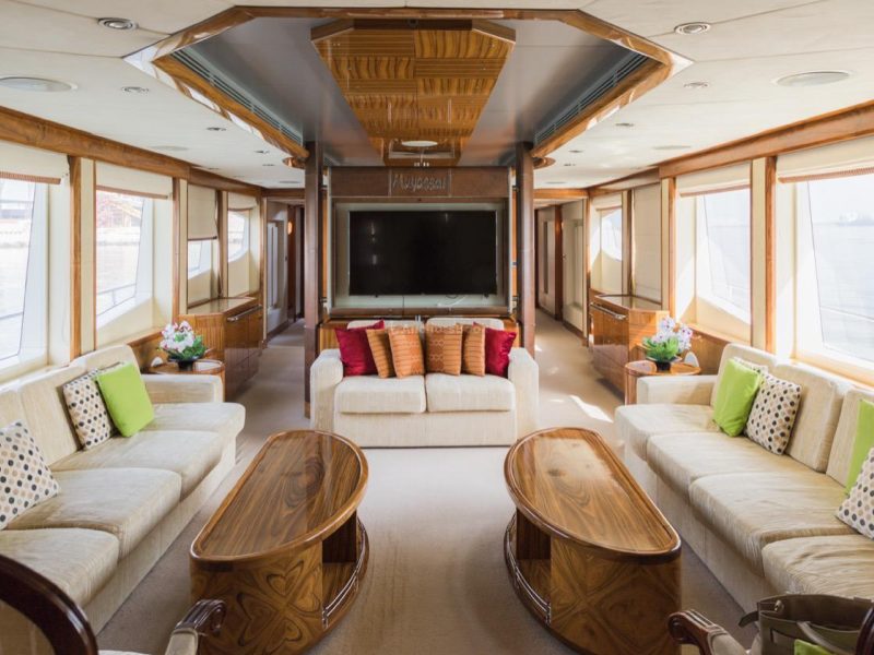 Majesty 101ft Yacht Rental With Jacuzzi (Dubai – 60 Guests Max) | AnchorsBook Photo Majesty 101ft Yacht Rental With Jacuzzi (Dubai – 60 Guests Max)