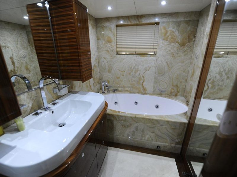 Majesty 101ft Yacht Rental With Jacuzzi (Dubai – 60 Guests Max) | AnchorsBook Photo Majesty 101ft Yacht Rental With Jacuzzi (Dubai – 60 Guests Max)