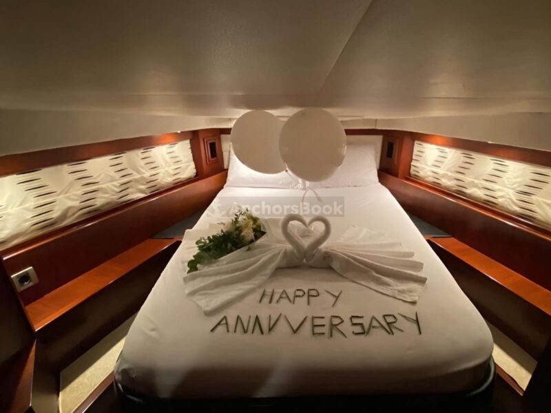 Luxury Yacht IN ABU DHABI – Max 10 Guests | AnchorsBook Photo Luxury Yacht IN ABU DHABI – Max 10 Guests