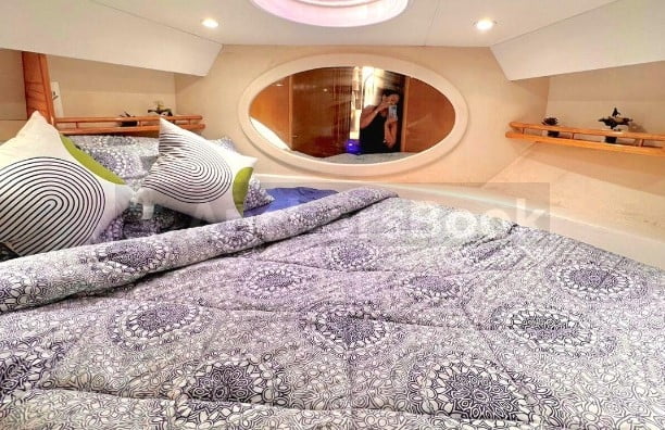 Private Boat Rental – Majesty 48ft Yacht (Dubai – 15 guests Max) | AnchorsBook Photo Private Boat Rental – Majesty 48ft Yacht (Dubai – 15 guests Max)