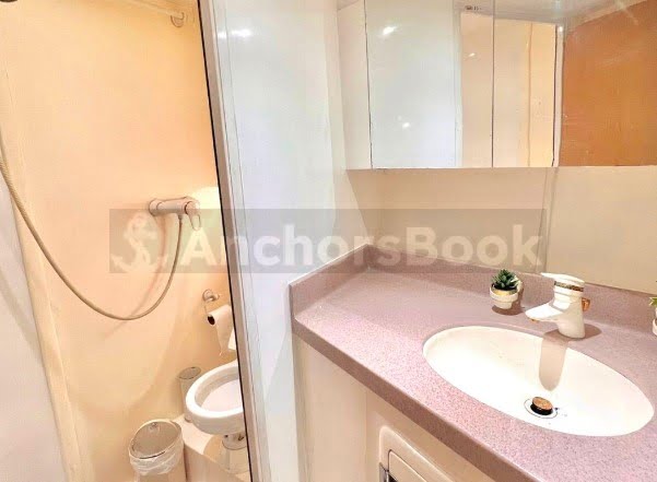 Private Boat Rental – Majesty 48ft Yacht (Dubai – 15 guests Max) | AnchorsBook Photo Private Boat Rental – Majesty 48ft Yacht (Dubai – 15 guests Max)