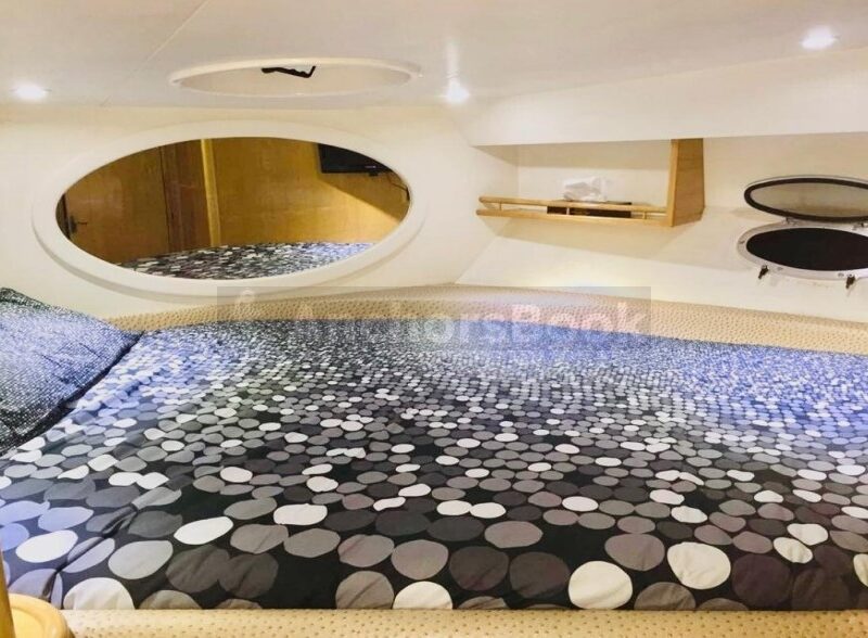 Private Boat Rental – Majesty 48ft Yacht (Dubai – 15 guests Max) | AnchorsBook Photo Private Boat Rental – Majesty 48ft Yacht (Dubai – 15 guests Max)
