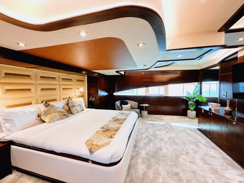 Dubai 140 ft Mega Yacht Trideck - 100PAX | AnchorsBook Photo Dubai 140 ft Mega Yacht Trideck - 100PAX