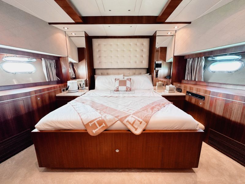 Dubai 98 ft Mega Sized Luxury Yacht - VIP 12 Guests | AnchorsBook Photo Dubai 98 ft Mega Sized Luxury Yacht - VIP 12 Guests