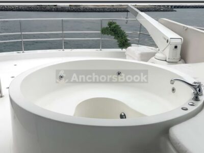 AnchorsBook Fleet: Dubai Party Yacht Rental – Regal 33ft (8 PAX) | AnchorsBook Photo Majestic 90ft Yacht (Dubai - 60 Guests Max)