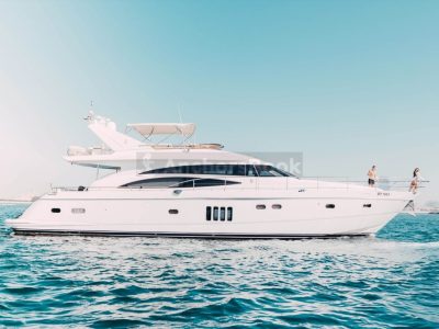 Luxury Private Event Yacht Charter In Dubai – 72ft Yacht – 30 PAX