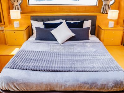 Dubai Affordable Boat Rentals | AnchorsBook Photo Luxury 2022 Build Yacht Private Charter – 110ft Yacht – 85 PAX