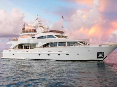 Luxury 110ft Mega Yacht In Dubai – 50 Guests Max