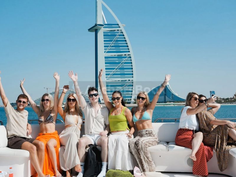 2-3 Hour Evening or Morning Luxury Yacht Tour With VIP Dinner | AnchorsBook Photo 2-3 Hour Evening or Morning Luxury Yacht Tour With VIP Dinner