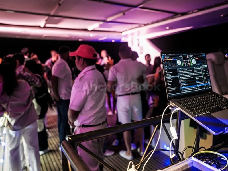 3 Hour Superyacht Experience with Live DJ, Dinner, & Drinks | AnchorsBook Photo 3 Hour Superyacht Experience with Live DJ, Dinner, & Drinks