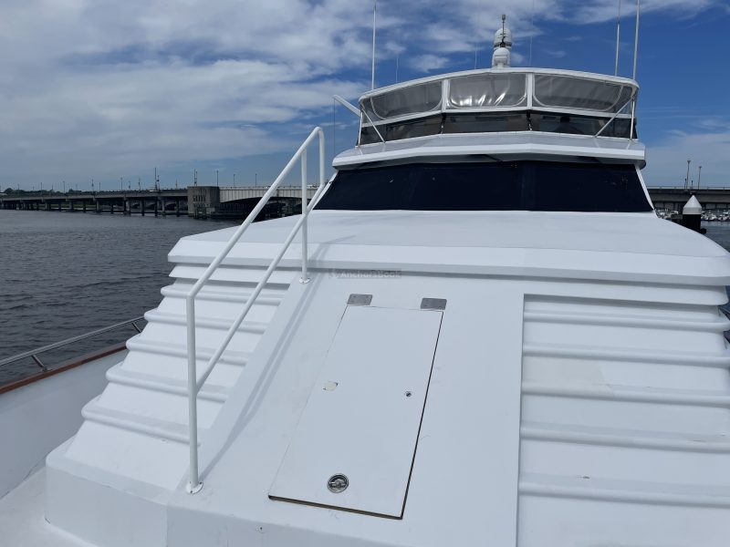 Luxury Motor Yacht Charter | AnchorsBook Photo Luxury Motor Yacht Charter