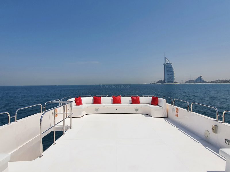 Dubai 86 ft Extra Large Flybridge Luxury Yacht - 50PAX | AnchorsBook Photo Dubai 86 ft Extra Large Flybridge Luxury Yacht - 50PAX