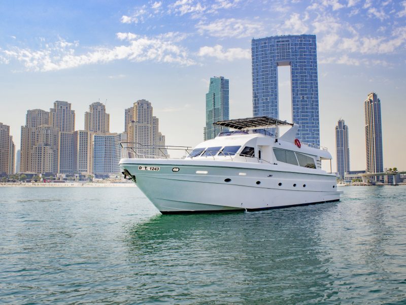 Dubai 86 ft Extra Large Flybridge Luxury Yacht - 50PAX | AnchorsBook Photo Dubai 86 ft Extra Large Flybridge Luxury Yacht - 50PAX
