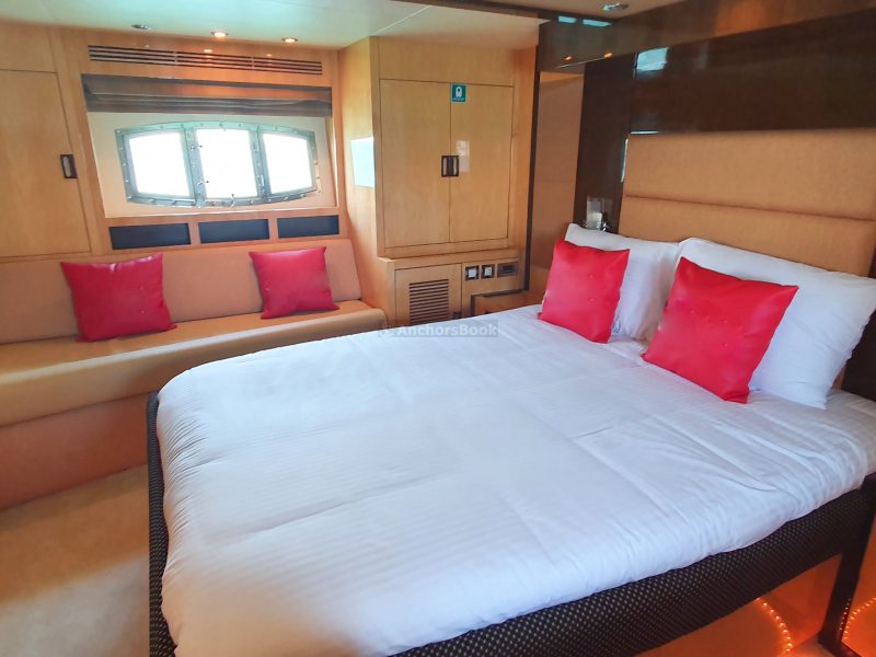 Dubai 56 ft Majesty Luxury Yacht - 20 PAX | AnchorsBook Photo Dubai 56 ft Majesty Luxury Yacht - 20 PAX