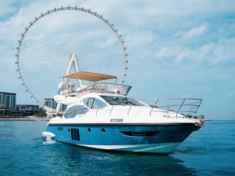 Dubai 50 ft Azimut Luxury Yacht - 15PAX | AnchorsBook Photo Dubai 50 ft Azimut Luxury Yacht - 15PAX