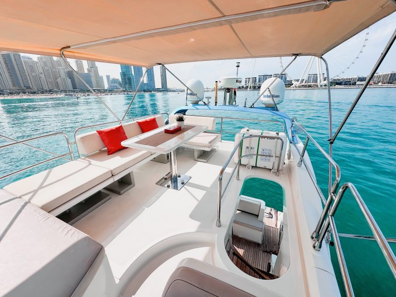 Dubai 50 ft Azimut Luxury Yacht - 15PAX | AnchorsBook Photo Dubai 50 ft Azimut Luxury Yacht - 15PAX