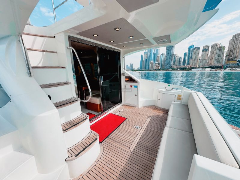 Dubai 50 ft Azimut Luxury Yacht - 15PAX | AnchorsBook Photo Dubai 50 ft Azimut Luxury Yacht - 15PAX