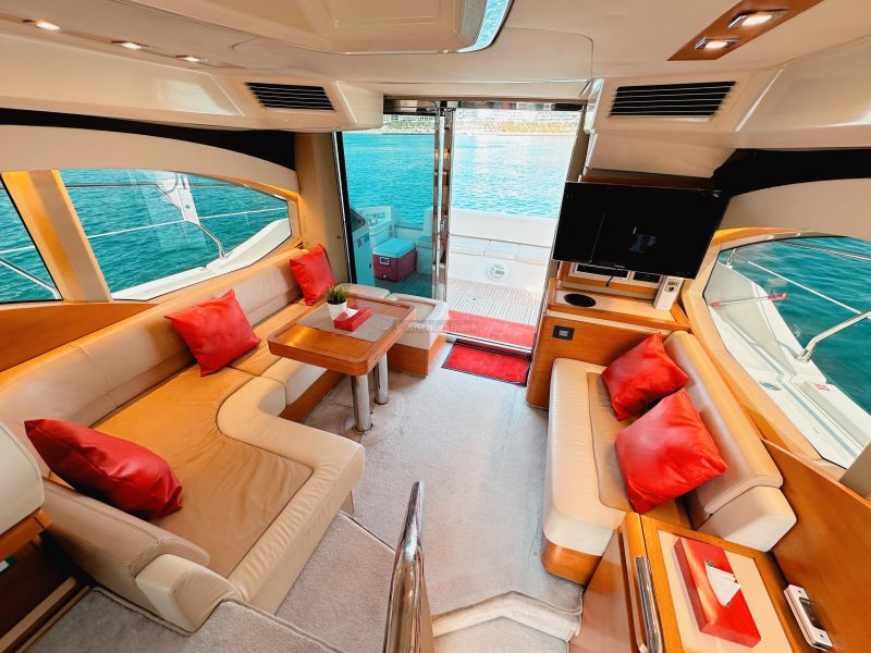 Dubai 50 ft Azimut Luxury Yacht - 15PAX | AnchorsBook Photo Dubai 50 ft Azimut Luxury Yacht - 15PAX