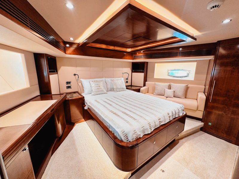 Luxury 88 ft Majesty Yacht - 45PAX | AnchorsBook Photo Luxury 88 ft Majesty Yacht - 45PAX