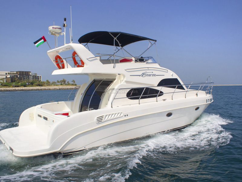 48 ft Entry Level Flybridge Yacht - 10PAX | AnchorsBook Photo 48 ft Entry Level Flybridge Yacht - 10PAX