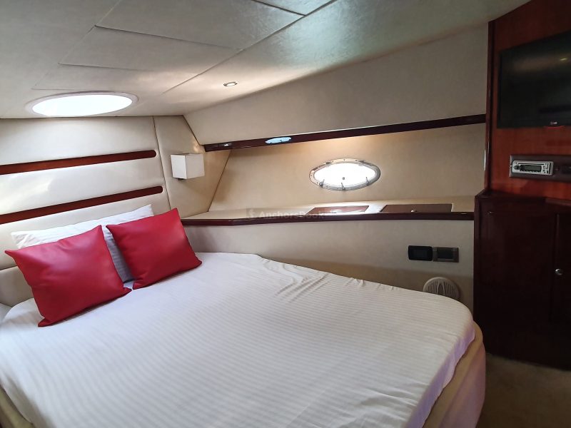 Dubai 52 ft Mid Sized Luxury Yacht - 15PAX | AnchorsBook Photo Dubai 52 ft Mid Sized Luxury Yacht - 15PAX