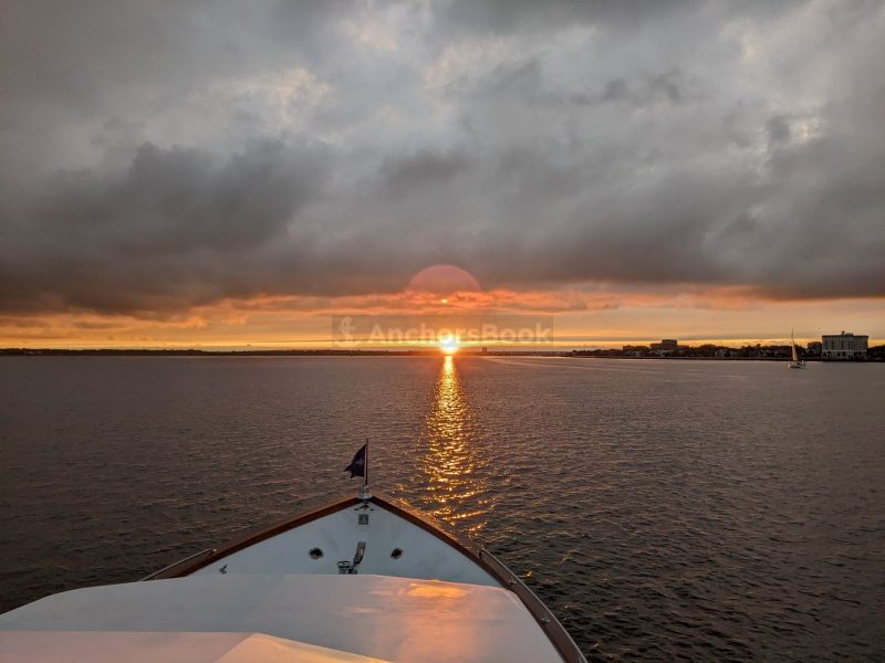 Luxury Motor Yacht Charter | AnchorsBook Photo Luxury Motor Yacht Charter