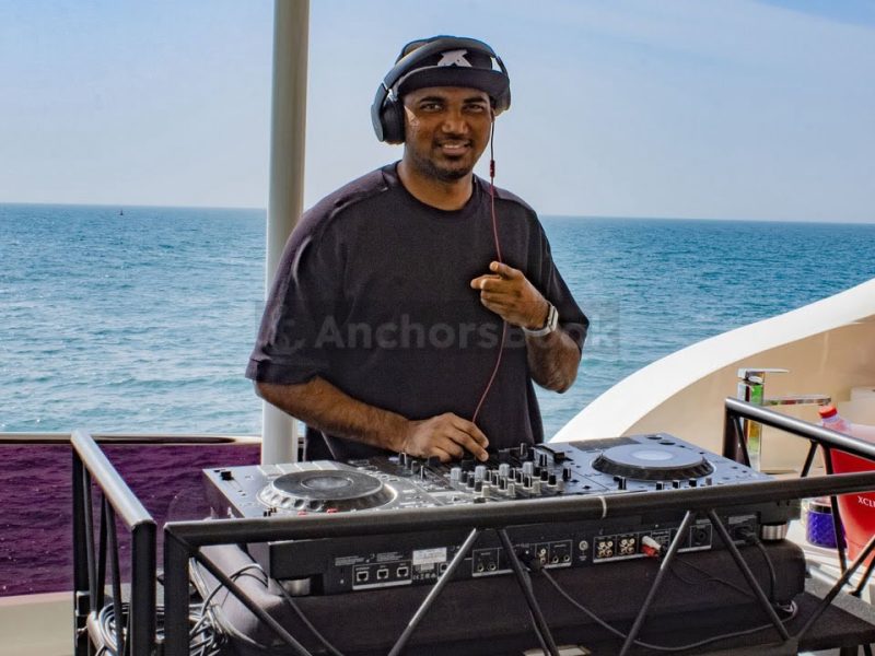 3 Hour Superyacht Experience with Live DJ, Dinner, & Drinks | AnchorsBook Photo 3 Hour Superyacht Experience with Live DJ, Dinner, & Drinks
