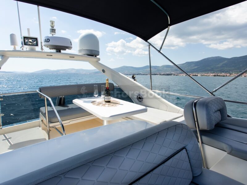 Sunseeker Manhattan 48ft Flybridge Luxury Yacht (Full Day Charter With Crew) | AnchorsBook Photo Sunseeker Manhattan 48ft Flybridge Luxury Yacht (Full Day Charter With Crew)