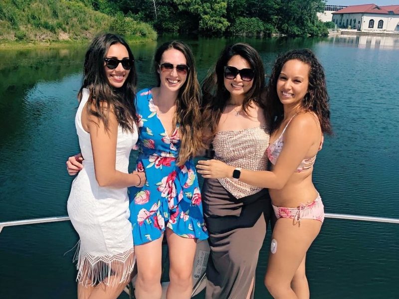 Yacht Rental In Mississauga & Toronto - 12 Max Guests | AnchorsBook Photo Yacht Rental In Mississauga & Toronto - 12 Max Guests