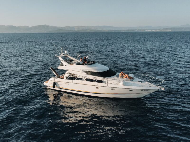 Sunseeker Manhattan 48ft Flybridge Luxury Yacht (Full Day Charter With Crew) | AnchorsBook Photo Sunseeker Manhattan 48ft Flybridge Luxury Yacht (Full Day Charter With Crew)
