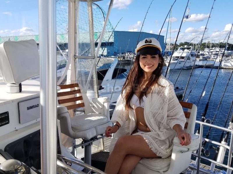 Yacht Rental In Mississauga & Toronto - 12 Max Guests | AnchorsBook Photo Yacht Rental In Mississauga & Toronto - 12 Max Guests