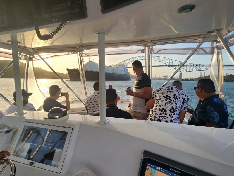 Half-Day 4 Hour Private Cruising at Panama Bay - Viking 46' | AnchorsBook Photo Half-Day 4 Hour Private Cruising at Panama Bay - Viking 46'