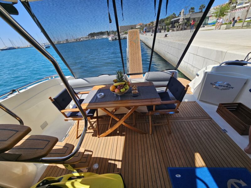 Sunseeker Manhattan 48ft Flybridge Luxury Yacht (Full Day Charter With Crew) | AnchorsBook Photo Sunseeker Manhattan 48ft Flybridge Luxury Yacht (Full Day Charter With Crew)