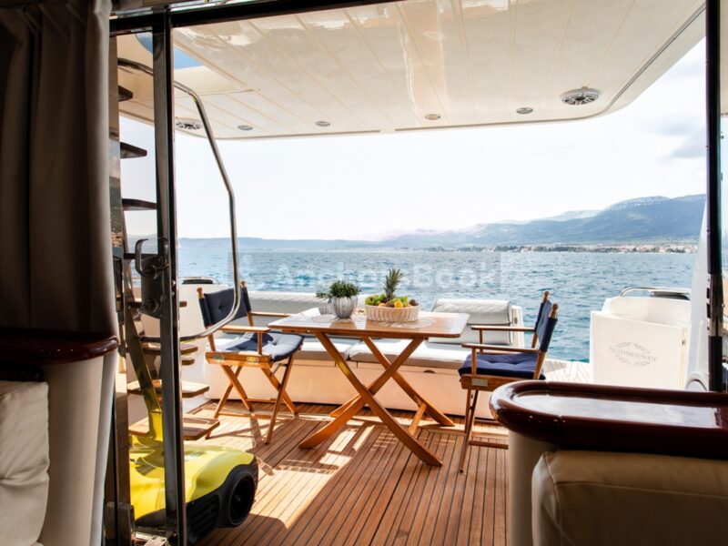 Sunseeker Manhattan 48ft Flybridge Luxury Yacht (Full Day Charter With Crew) | AnchorsBook Photo Sunseeker Manhattan 48ft Flybridge Luxury Yacht (Full Day Charter With Crew)