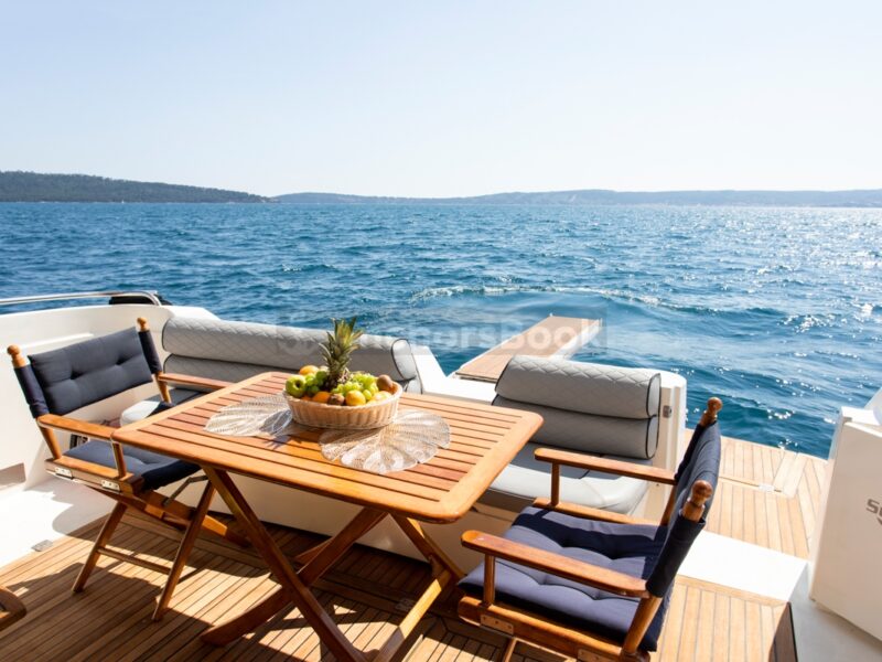 Sunseeker Manhattan 48ft Flybridge Luxury Yacht (Full Day Charter With Crew) | AnchorsBook Photo Sunseeker Manhattan 48ft Flybridge Luxury Yacht (Full Day Charter With Crew)