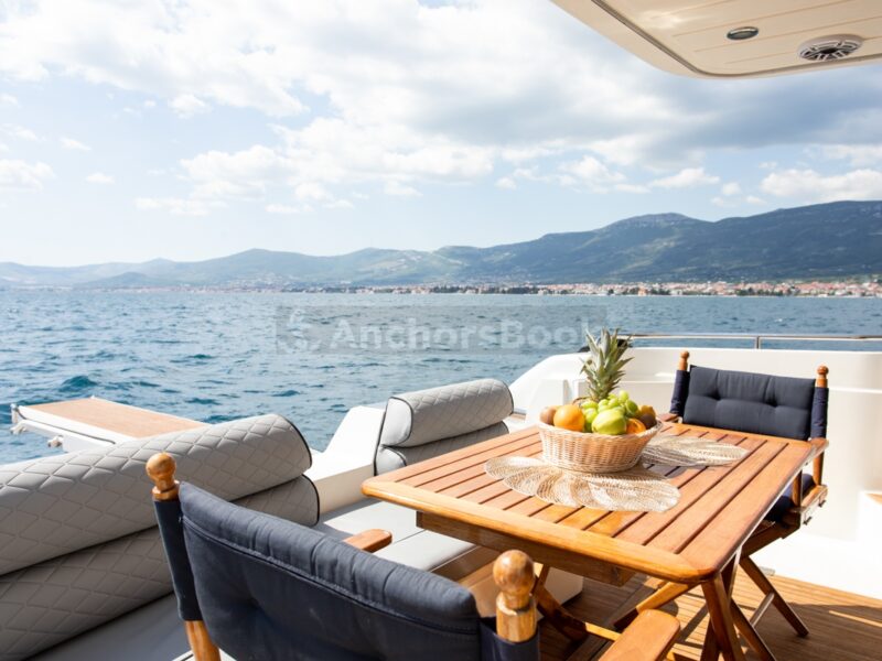 Sunseeker Manhattan 48ft Flybridge Luxury Yacht (Full Day Charter With Crew) | AnchorsBook Photo Sunseeker Manhattan 48ft Flybridge Luxury Yacht (Full Day Charter With Crew)