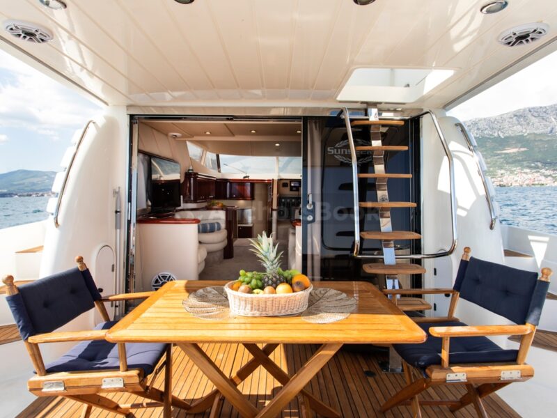 Sunseeker Manhattan 48ft Flybridge Luxury Yacht (Full Day Charter With Crew) | AnchorsBook Photo Sunseeker Manhattan 48ft Flybridge Luxury Yacht (Full Day Charter With Crew)