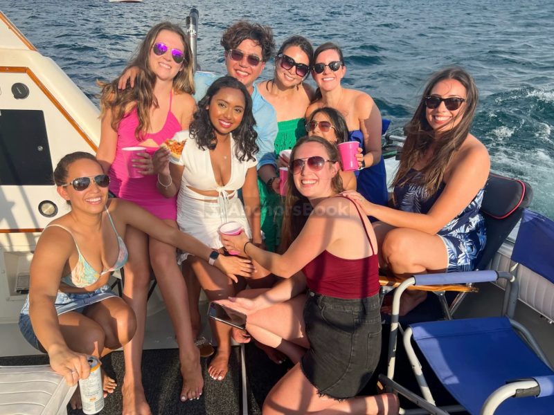 Yacht Rental In Mississauga & Toronto - 12 Max Guests | AnchorsBook Photo Yacht Rental In Mississauga & Toronto - 12 Max Guests