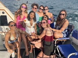 Yacht Rental In Mississauga & Toronto - 12 Max Guests | AnchorsBook Photo Yacht Rental In Mississauga & Toronto - 12 Max Guests