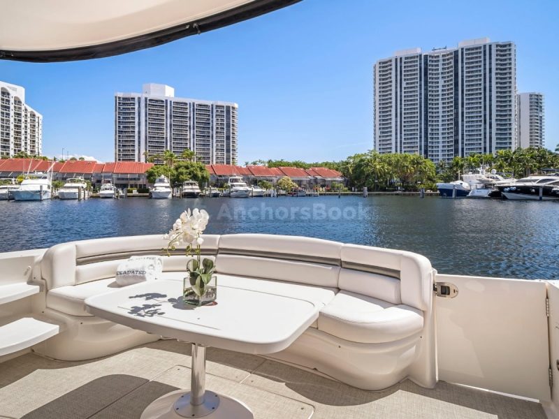 52' Sea Ray Yacht Charter for 12 people in Cancún | AnchorsBook Photo 52' Sea Ray Yacht Charter for 12 people in Cancún