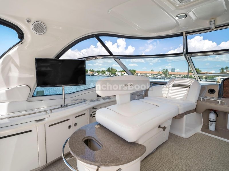 52' Sea Ray Yacht Charter for 12 people in Cancún | AnchorsBook Photo 52' Sea Ray Yacht Charter for 12 people in Cancún